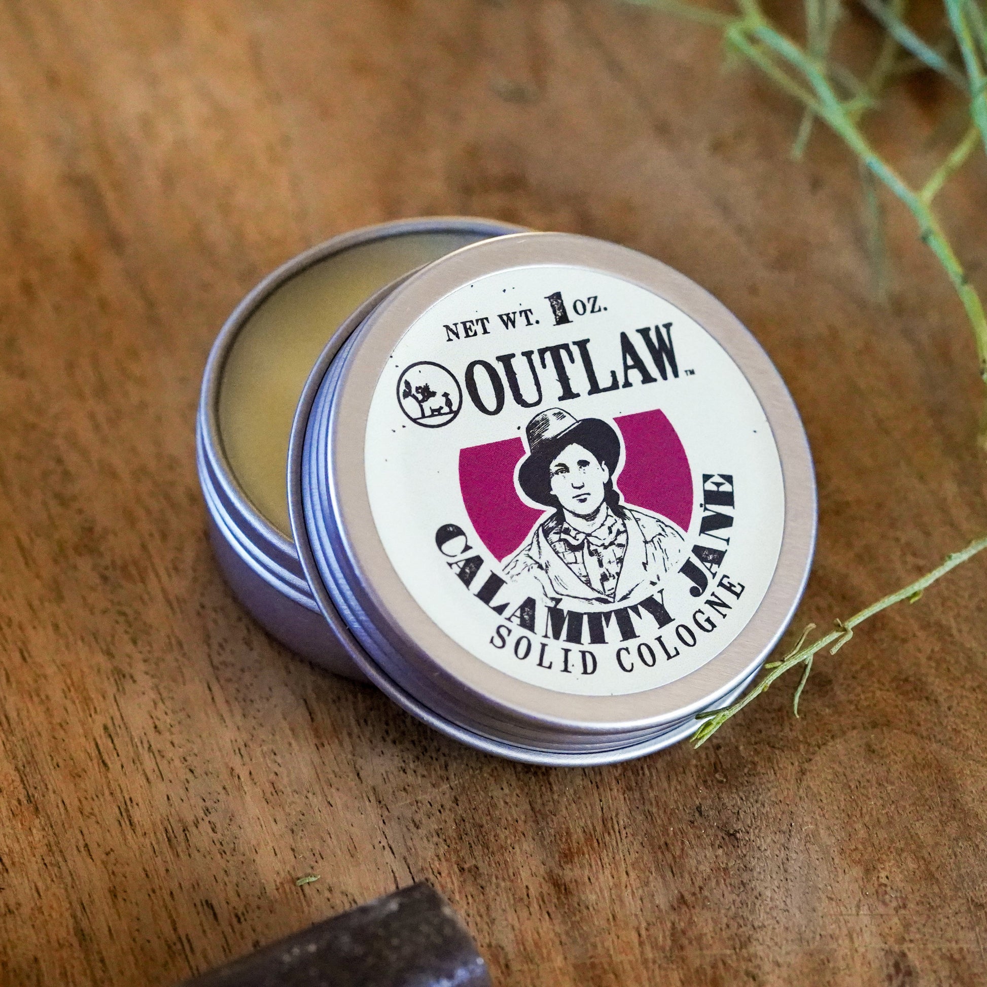Solid cologne natural